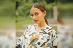 RENDAH HATI WALAUPUN TERKENAL: Anna Jobling berharap dapat memperluas bakatnya dengan berlakon di peringkat antarabangsa selepas drama fenomena 'Melur Untuk Firdaus' diterima baik. - Foto ihsan ANNA JOBLING