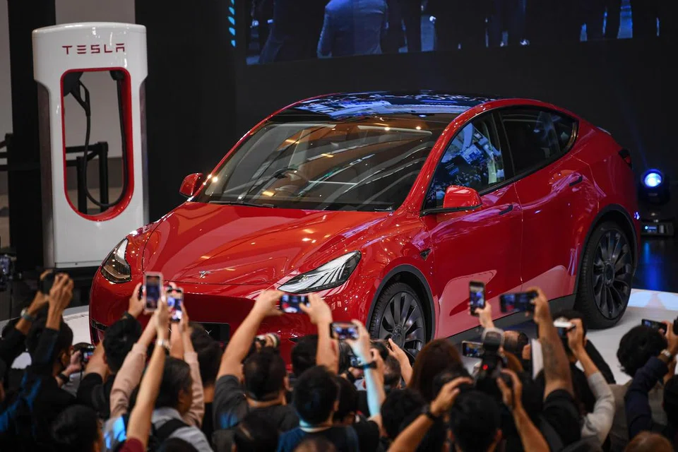 MESRA ALAM: Tesla pengeluar automotif elektrik multinasional terkemuka Amerika, secara rasmi lancar model kenderaan elektrik di Malaysia. 