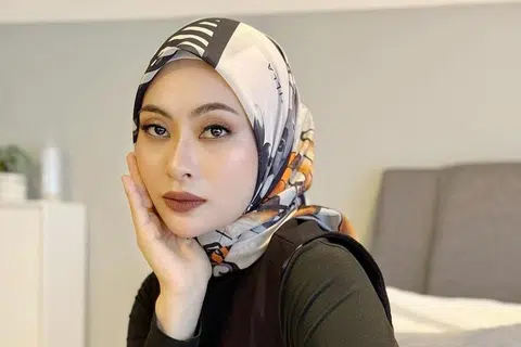 Malaysia, Adira, hubungan, bekas suami