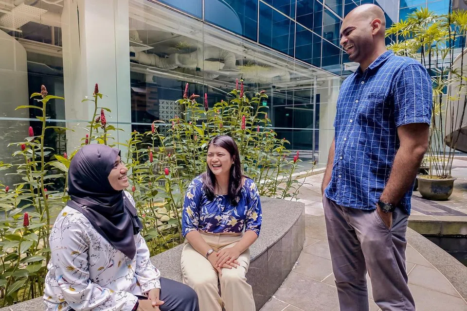 TINGKAT UPAYA: Berbekal pengalaman dalam bidang khidmat sosial selama lebih 10 tahun, Cik Siti Adriana Muhamad Rasip, Cik Sonia Mariana Muhammad Jalal, dan Palvindran  Jayram telah memulakan inisiatif Empowered Families Initiative (EFI). 