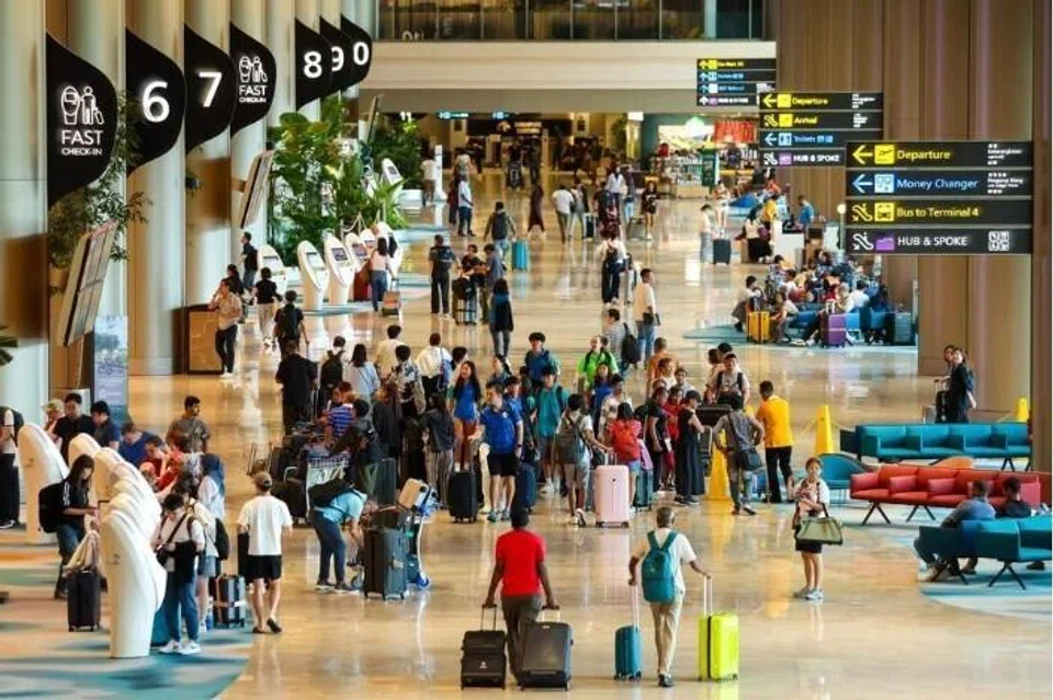 Lapangan Terbang Changi, keempat paling sibuk pada 2025, data platform data perjalanan sedunia OAG, 