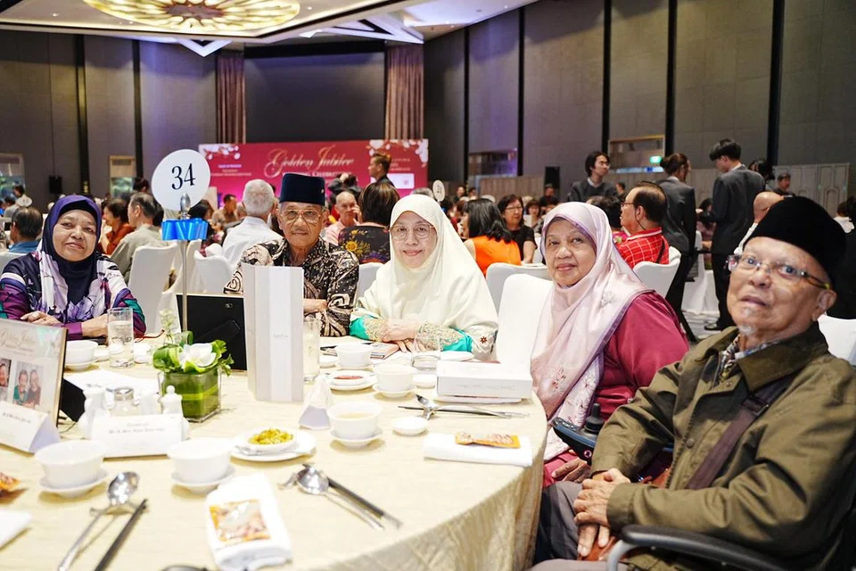 Lebih 1,000 tetamu hadir pada majlis Sambutan Perkahwinan Jubli Emas (GJWC) 2025 di Pusat Konvensyen Raffles City pada 16 Februari. Antaranya ialah 202 pasangan yang telah mendirikan rumah rumah tangga lebih 50 tahun.