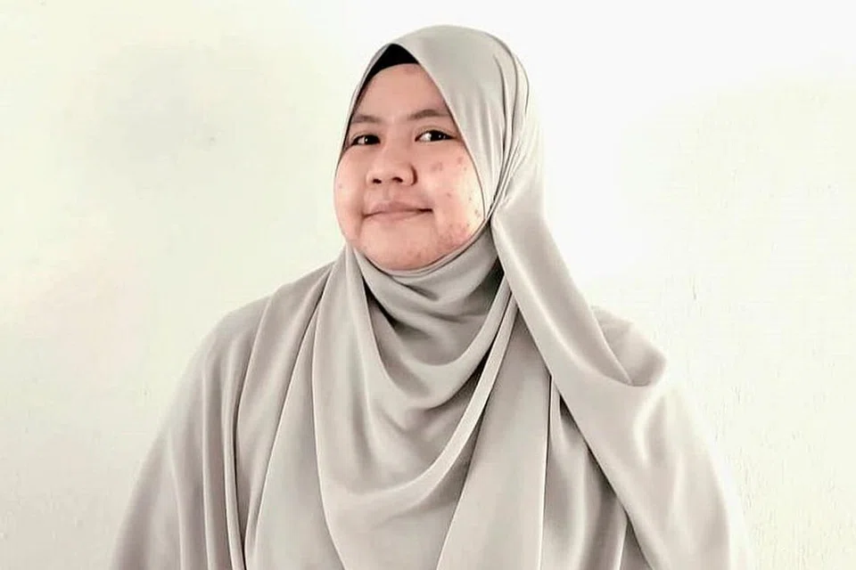 SEKILAS BIODATA: ​​​​​​​Ustazah Zahratur Rofiqah Mochamad Sandisi ialah pensyarah di Persatuan Ulama dan Guru-Guru Agama Islam Singapura (Pergas). Beliau mendapat pendidikan di Madrasah Wak Tanjong Al-Islamiah dan beroleh ijazah sarjana muda dan sarjana di Universiti Jordan dalam bidang Fiqh dan Usul Fiqh.