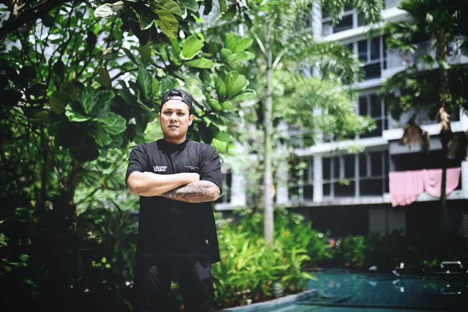 Encik Mohamad Hussin Said pemilik jenama Mangobossku yang bermula menjual minuman Mango Float di bazar pada 2019, kini menjual sajian popular crispy kunafa, atau kunafa rangup.