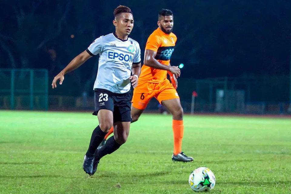 PERLU BANGKIT: Sahil Suhaimi (kiri) dan rakan penyerang lain dalam pasukan Geylang perlu pantas menemui sasaran bagi membantu pasukan bangkit. - Foto HAIQAL TAHIR