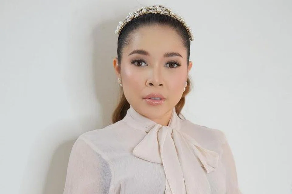 PERASAAN TERGURIS: Nadeera hampir putus asa hingga tidak mahu menyanyi kerana sudah penat sambutan masih suam-suam kuku biarpun lebih sedekad bergelar penyanyi. 