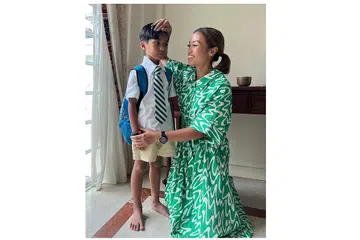 GEMBIRA KURANG SEKATAN: Cik Dahliawati Mohd Amin (kanan) gembira anak keduanya, Benjamin Harith Mohamed Kamal, kini dapat ke sekolah tanpa sekatan peraturan apabila pandemik semakin pulih. - Foto ihsan DAHLIAWATI MOHD AMIN