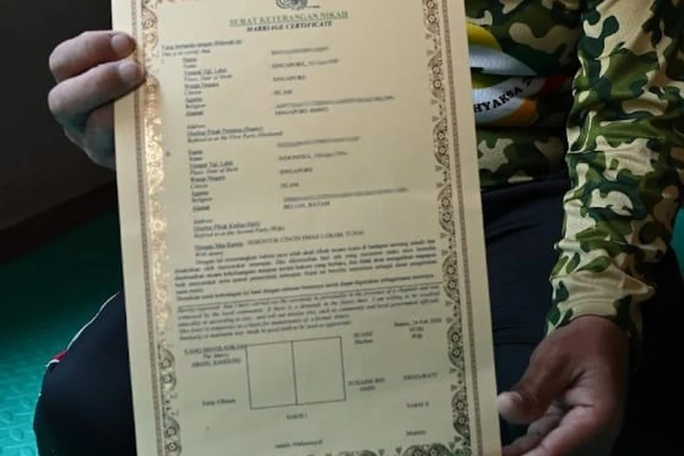 Pasangan pengantin Singapura pengantin akan dibekalkan dengan sijil nikah bagi membolehkan mereka membuktikan perkahwinan mereka telah dijalankan di Batam