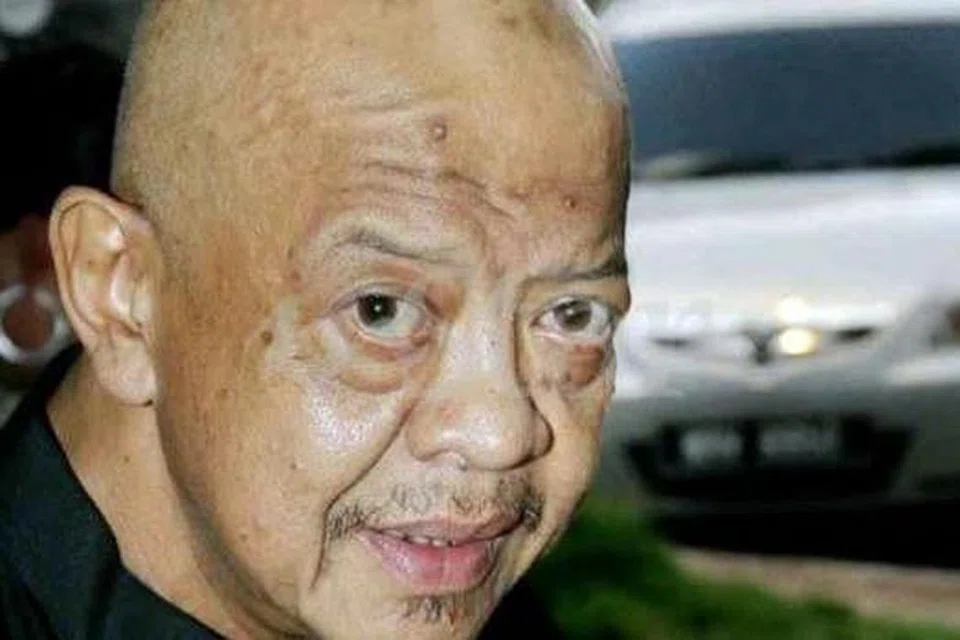 YAZID AHMAD: Pemain drum kumpulan Search kini berhasrat meneruskan projek 'Drum Clinic Tour' bagi mengajar pelajar sekolah bermain drum dengan betul dan mahu menggunakan hasil daripada program tersebut bagi membayar kos rawatannya. - Foto MSTAR