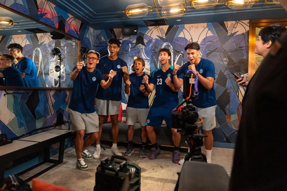 (Dari kiri) Pemain skuad Singa, Ryhan Stewart, Jordan Emaviwe, Kyoga Nakamura, Harhys Stewart dan Ilhan Fandi. Rakan media dijemput untuk menemubual bersama jurulatih dan pemain-pemain Singa menjelang kelayakan Piala Asia Konfederasi Bola Sepak Asia (AFC) 2027 di Arab Saudi. Acara itu diadakan di Hotel Parkroyal Beach Road pada 19 Mac.