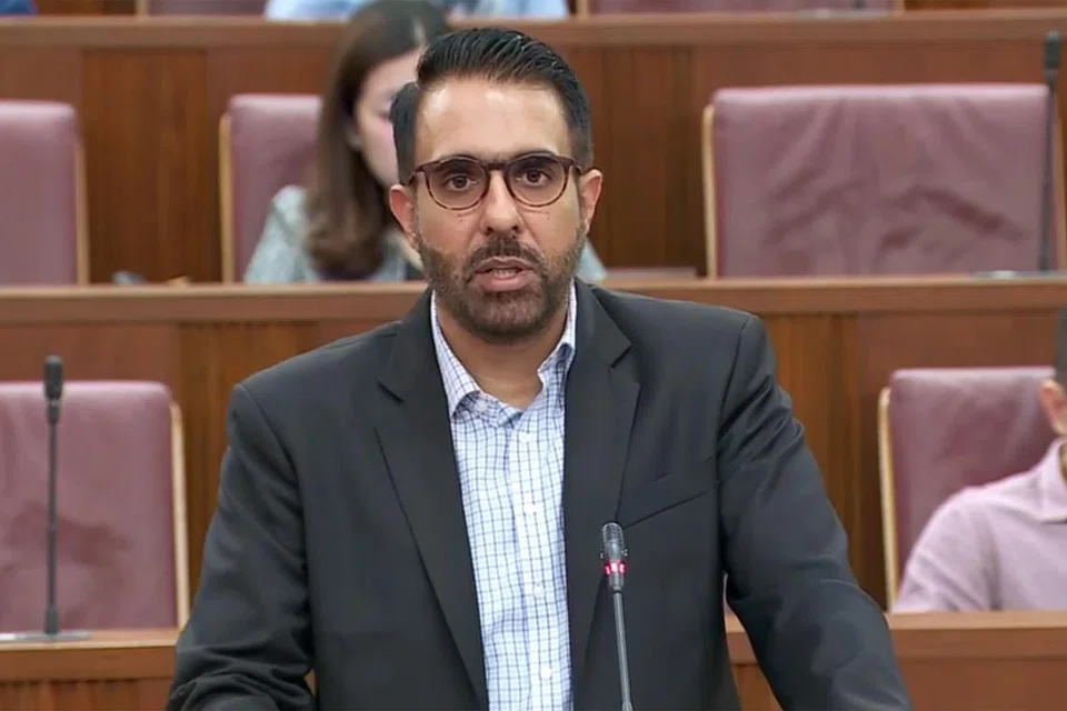 TIADA BUKTI KUKUH: Kepimpinan Parti Pekerja (WP) tidak memanggil pemandu mantan  Anggota Parlimen (AP) GRC Aljunied, Encik Leon Perera, untuk ditemu bual, selepas menerima mesej daripadanya mengenai hubungan sulit Encik Perera, kata Ketua Pembangkang dan Ketua WP, Encik Pritam Singh, di Parlimen pada Rabu.