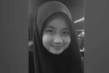 Allahyarhamha Zara Qairina Mahathir.