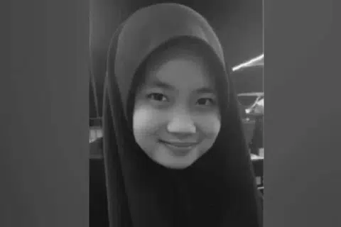 Allahyarhamha Zara Qairina Mahathir.