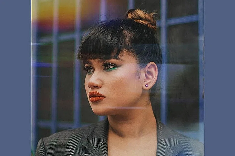 KONGSI KREATIVITI: Zalelo menyifatkan peluang membuat persembahan di ruang legar Esplanade malam ini sebagai pentas berkongsi kreativitinya dalam mencipta lagu. - Foto ihsan ZALELO