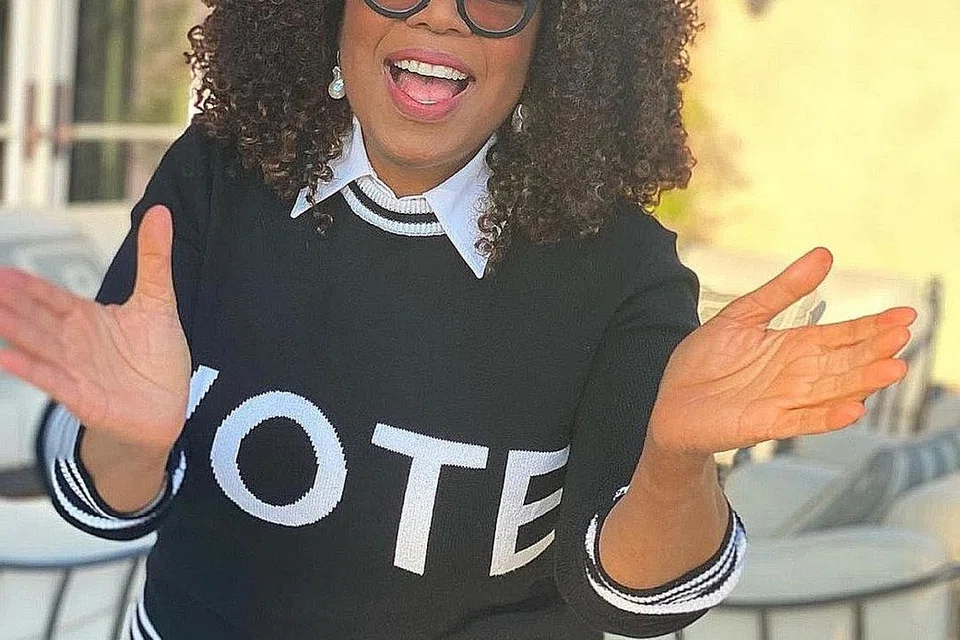 OPRAH WINFREY: Kerja amal menerusi buku motivasi yang ditulis serta program sembang yang diadakan memberi semangat baru buat pengacara yang lalui pahit getir sewaktu kecil. - Foto INSTAGRAM OPRAH WINFREY 