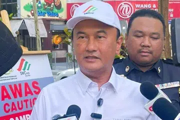 membuang sampah, warga singapura