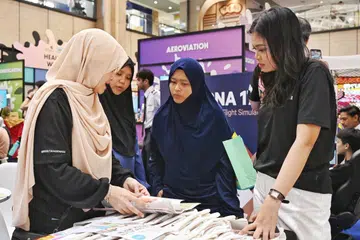 Pengunjung, reruai BH, Raikan Ilmu, Yishun