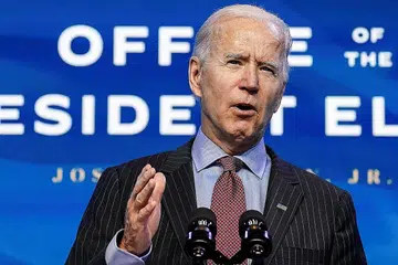 BANTU NEGARA: Encik Biden membuat ucapan sedang beliau mengumumkan anggota pasukan pekerjaan dan ekonomi di ibu pejabat peralihannya di Wilmington, Delaware, Amerika Syarikat. - Foto REUTERS