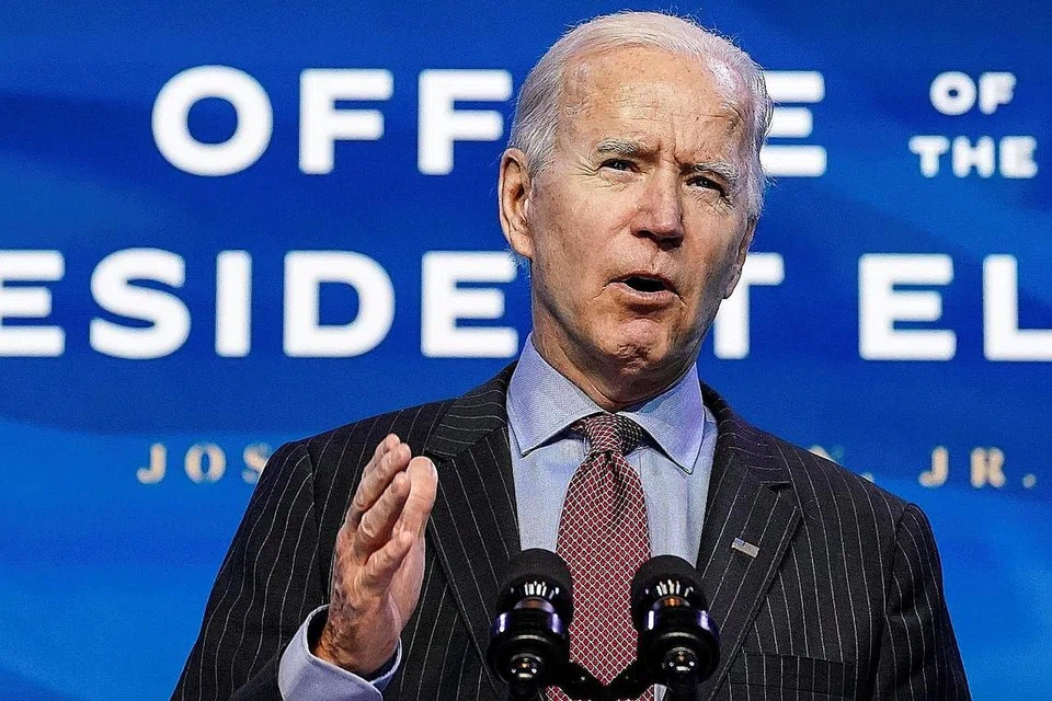 BANTU NEGARA: Encik Biden membuat ucapan sedang beliau mengumumkan anggota pasukan pekerjaan dan ekonomi di ibu pejabat peralihannya di Wilmington, Delaware, Amerika Syarikat. - Foto REUTERS