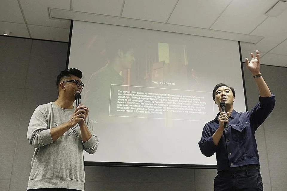 SEBAR MESEJ KEPADA BELIA: Filem interaktif 'HIGH' yang diarah Encik Royston Tan (kiri) dan ditulis oleh Encik He Shuming, bertujuan memberi gambaran yang benar tentang isu salah guna dadah dan merupakan filem interaktif pertama di Singapura. - Foto BH oleh AZMI ATHNI