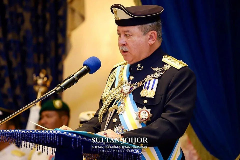 BERI AMARAN: Sultan Johor, Sultan Ibrahim Iskandar, hari ini memberi amaran menitahkan pembubaran Dewan Undangan Negeri (DUN) dengan serta-merta jika perebutan kuasa dalam kalangan wakil rakyat negeri ini terus berlaku.