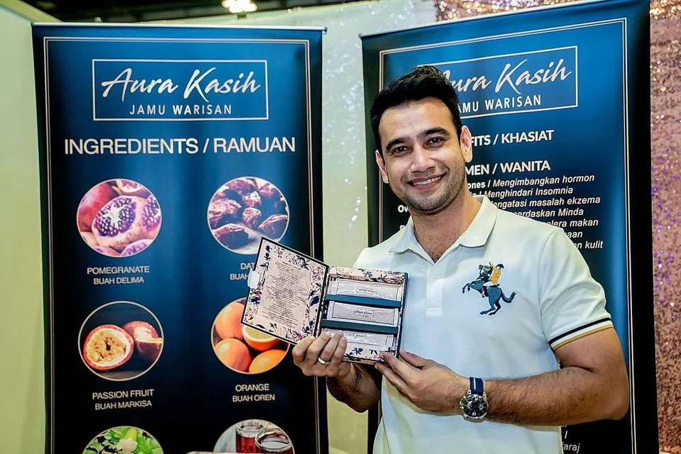 FASA BARU: Azlee Khairi enggan mengenang kisah silam yang menghambat semangat dan kini kembali dalam industri lakonan menerusi tiga projek drama serta bergelar usahawan jamu Aura Kasih. - Foto BH oleh NUR DIYANA TAHA