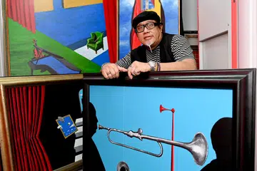 Pelukis, Rosihan Dahim, bergambar bersama beberapa karya beliau.
