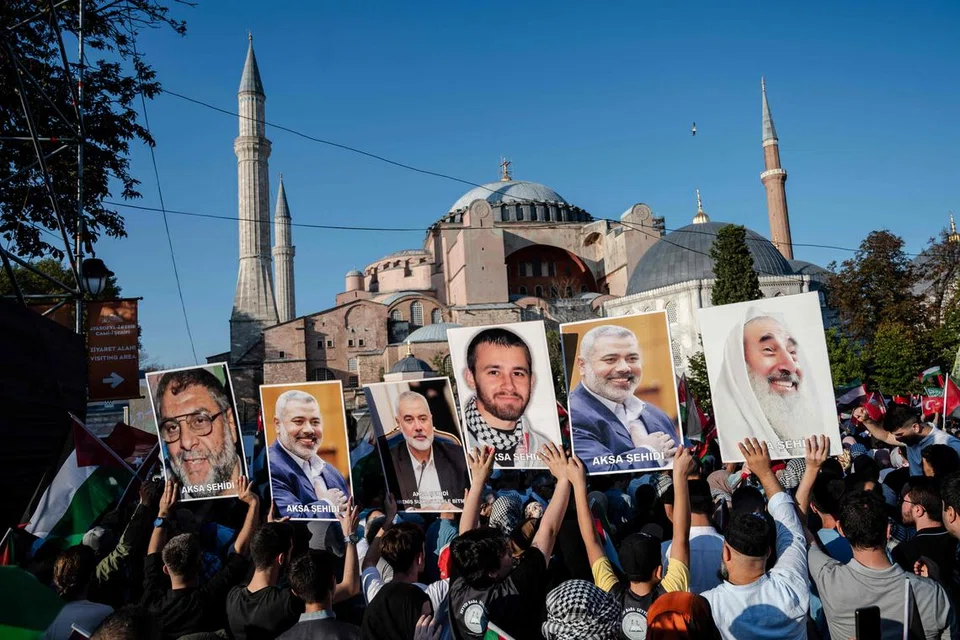 Penunjuk perasaan pro-Palestin pada 3 Ogos melakukan bantahan besar-besaran di Istanbul, Turkey, sebagai mengutuk pembunuhan pemimpin pergerakan Hamas, Encik Ismail Haniyeh, di Teheran, Iran, pada 31 Julai. Turkey antara negara pertama mengecam tindakan pembunuhan Encik Haniyeh yang dipercayai didalangi Israel itu.