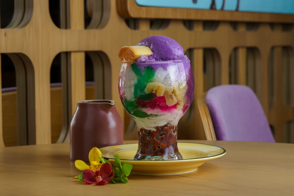 Halo halo is the Filipino version of ice kacang.