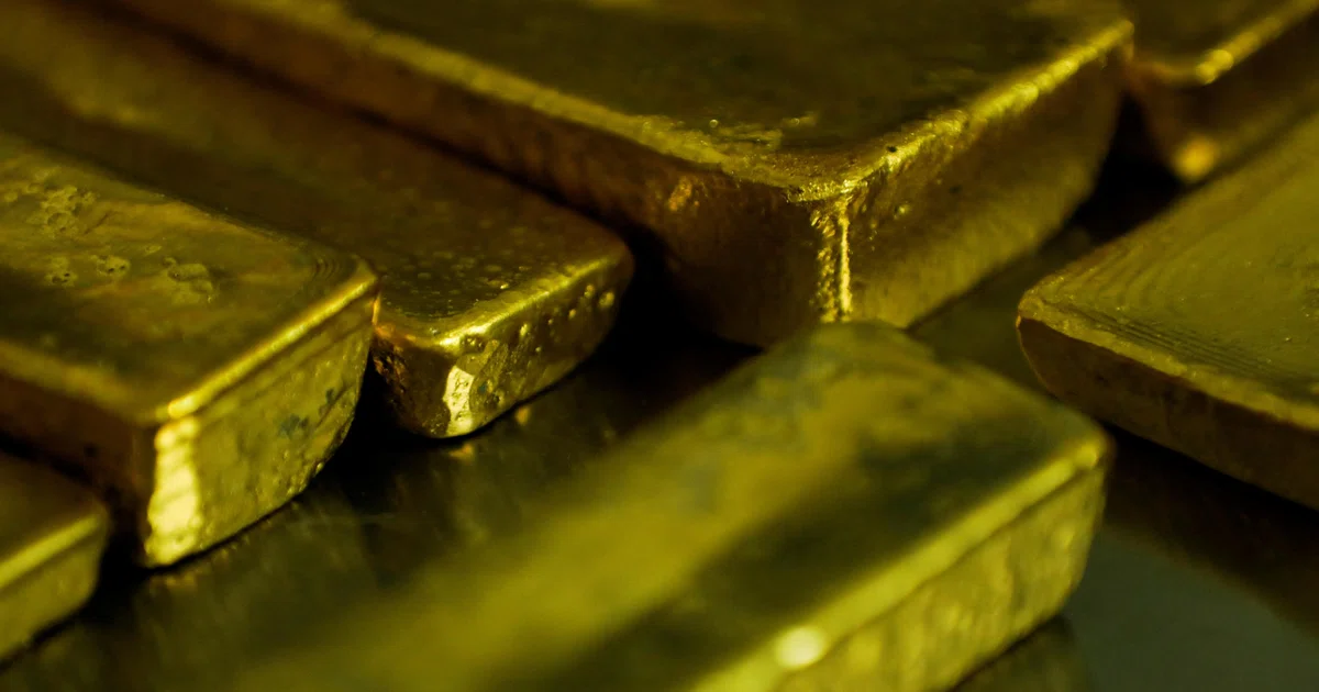 Gold declines as Hormuz impasse keeps rate hike bets elevated - The Business Times