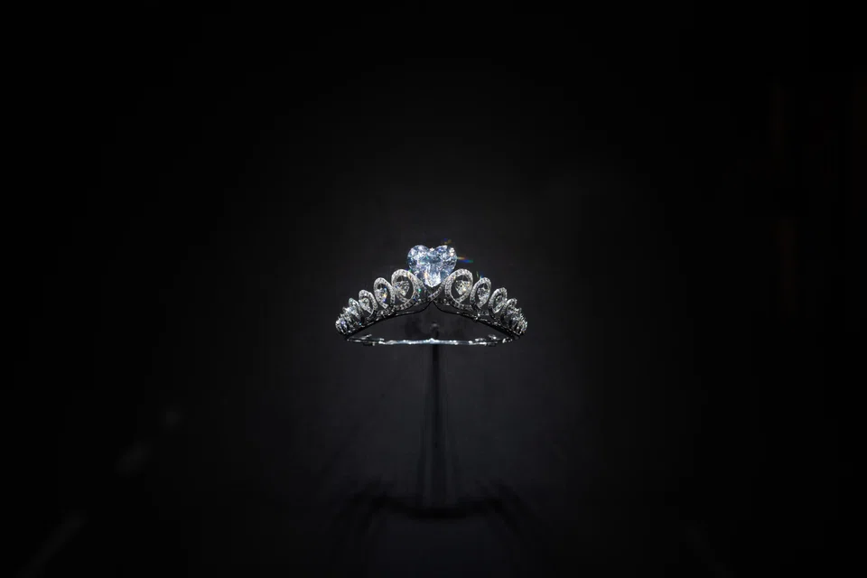The highlight of the exhibition is the Graff Infinity Tiara.