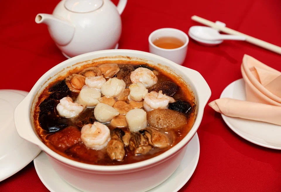 Spring Court's bestselling pen cai.