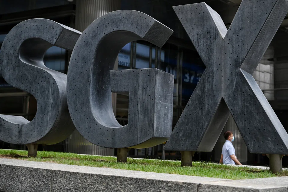 The Straits Times Index (STI) gained 0.4 per cent or 13.21 points to 3,106.01 as at 9.01 am. Advancers outnumbered decliners 90 to 22 after 26 million securities worth S$36.9 million changed hands.