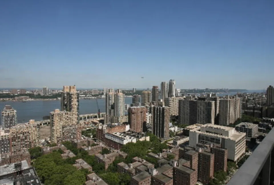 Buyers signed contracts on 176 homes in Manhattan priced at US$4 million or more in November, up 25 per cent from the 141 deals inked the month prior.