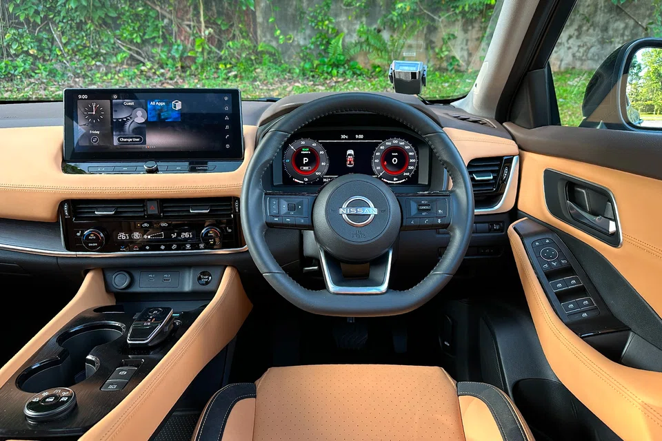 The ambience of the Nissan X-Trail e-Power is nice up front, where you get a neat dashboard, solid build quality and plenty of space for all the things you take out of your pocket when you get into a car.