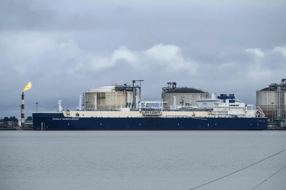 A continued flat LNG spot market has done little to sway rates for either the 160cbm or the 174cbm indices.