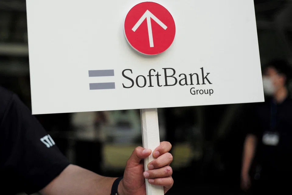 SoftBank’s share price hit 14,205 yen at the close of morning trading and finished the day up 10.39 per cent at 13,865 yen.
