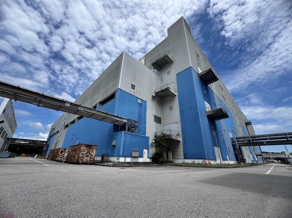 The development, which is approved for advanced flat panel display manufacturing, comes with specifications tailored for manufacturing processes.