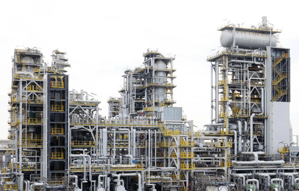 Neste’s refinery in Singapore refines sustainable aviation fuel and renewable diesel.
