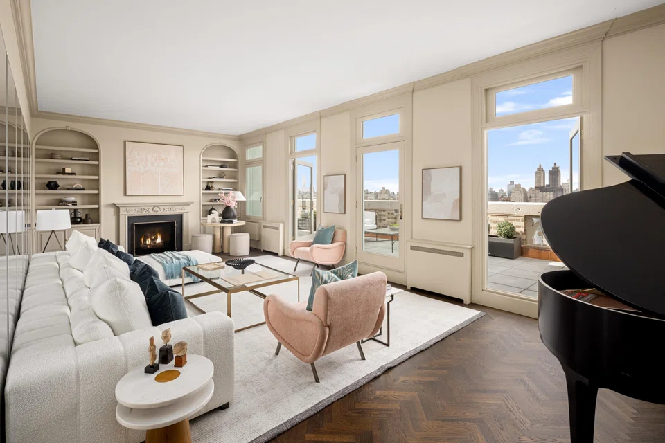 Their favourite room was probably the living room (top),” says daughter Newman Soderlund. “They spent a lot of time there listening to music and enjoying the view.”