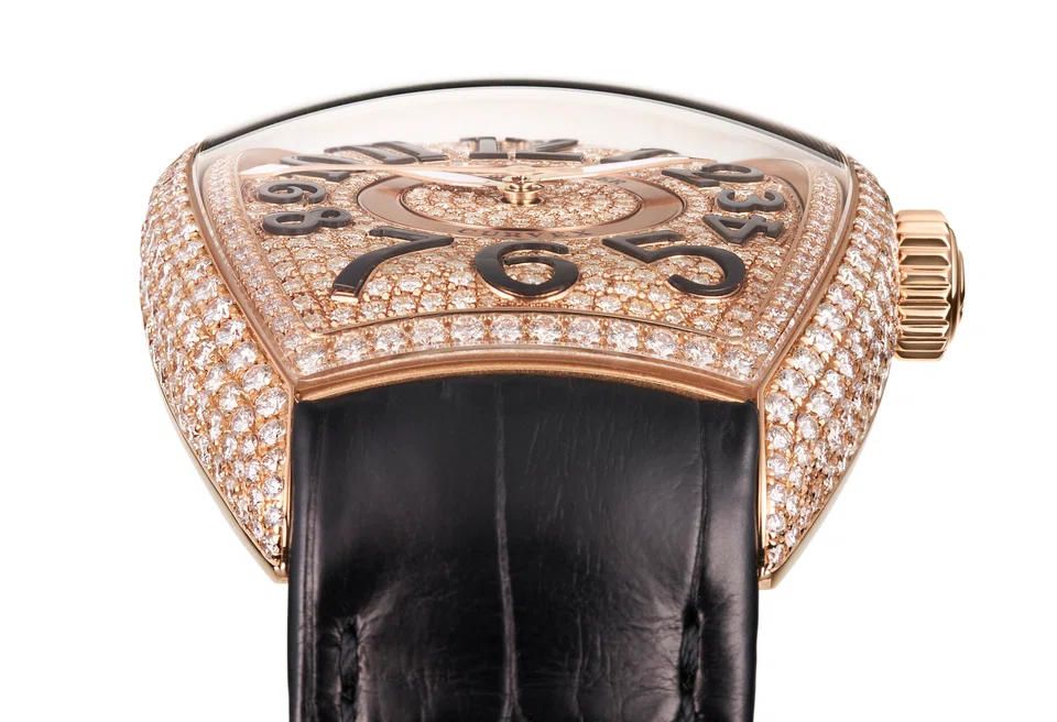 The famous tonneau-shaped case continues to be the Cintree Curvex CX’s biggest draw.    