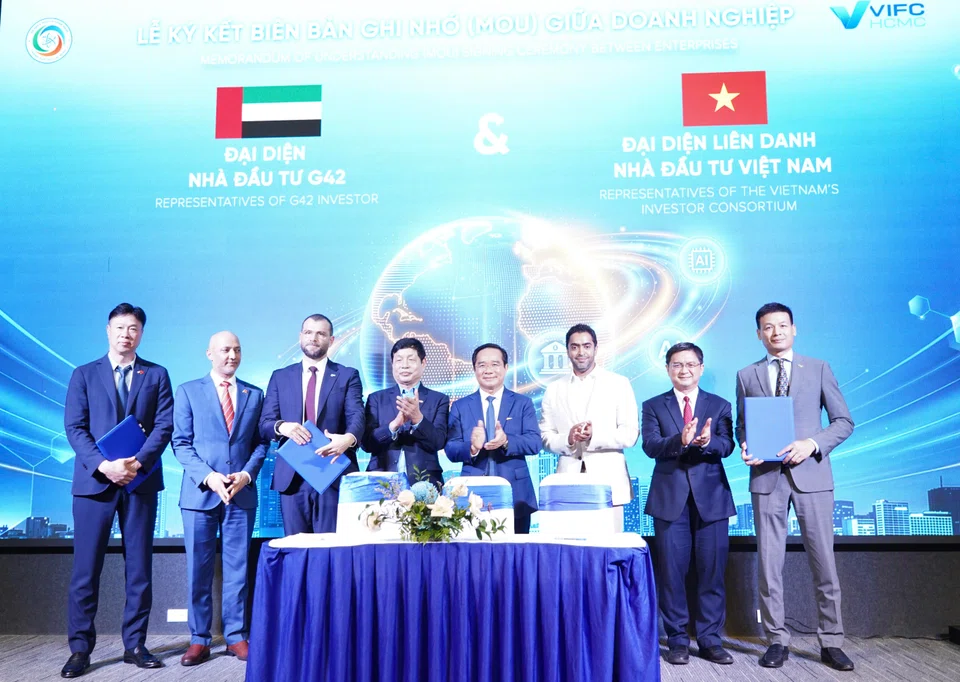 Representatives from FPT Corp, Viet Thai Group and G42 signed a pact to develop AI and cloud infrastructure in Vietnam with full data sovereignty.