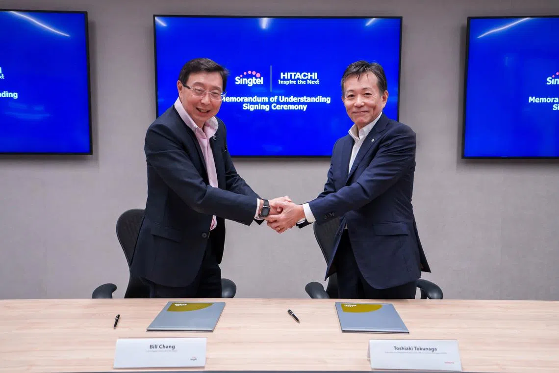 Singtel’s Digital InfraCo chief executive Bill Chang (left) with Toshiaki Tokunaga, Hitachi's executive vice-president and executive officer, at the MOU signing ceremony. 