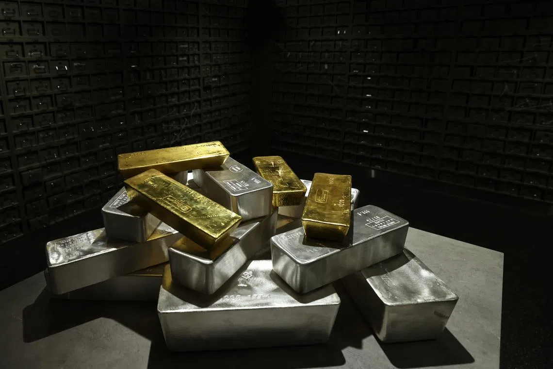 Global consumption of bars and coins reached around a quarter of total silver demand in 2025; the figure continues to climb.