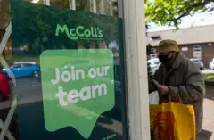 McColl's Retail Group, a large UK convenience store chain, has collapsed into insolvency and suspended the trading of its shares after refinancing talks failed, putting as many as 16,000 jobs at risk. 