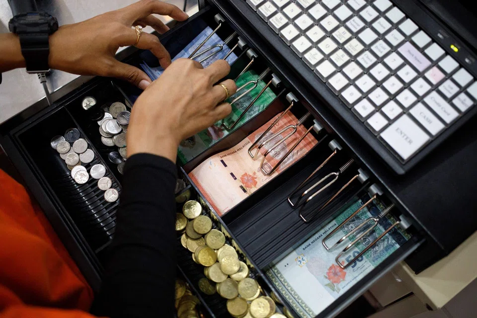 For foreign investors without currency hedges, a stronger ringgit boosts returns on Malaysian bonds. 