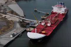 US fuel exports hit a record high last month, as refiners shipped more fuel from the US Gulf Coast to Asia and Europe, and even reversed traditional flows to export from the US East Coast to Europe.