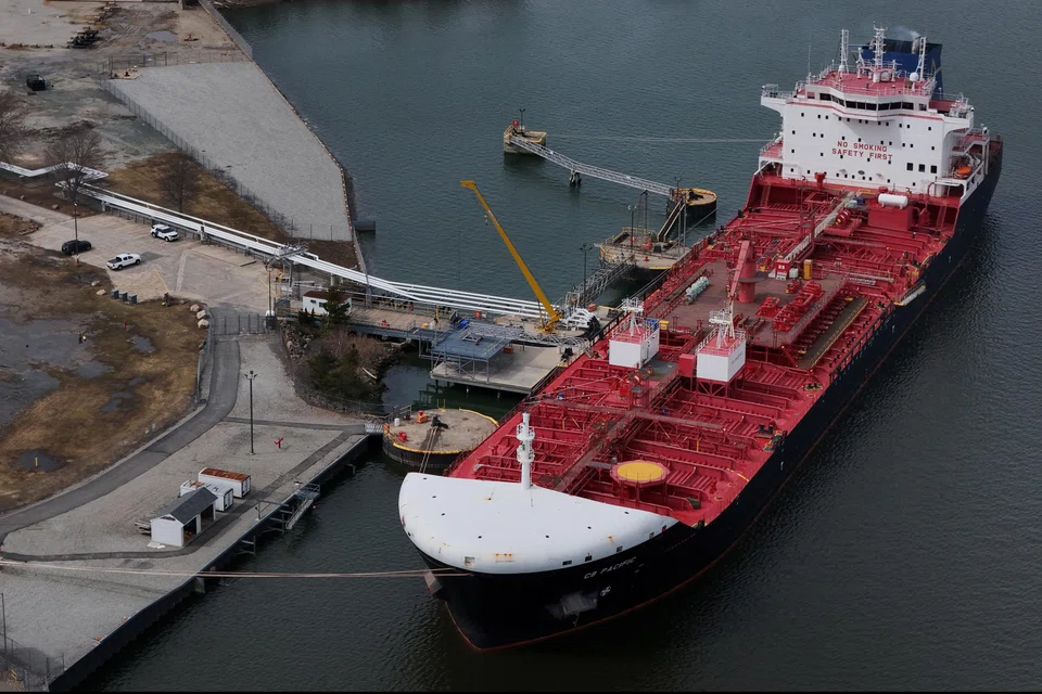 US fuel exports hit a record high last month, as refiners shipped more fuel from the US Gulf Coast to Asia and Europe, and even reversed traditional flows to export from the US East Coast to Europe.