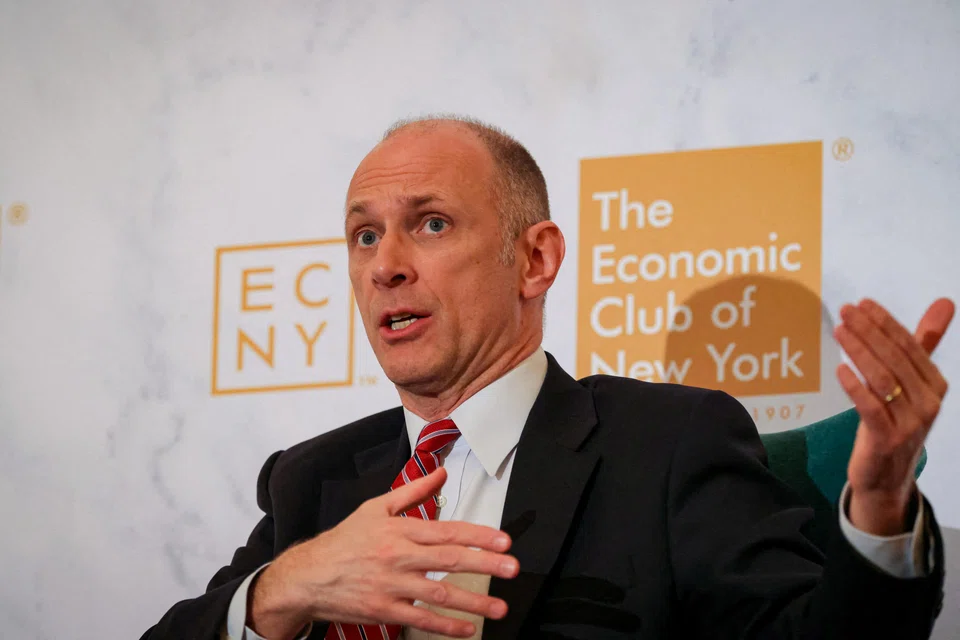 Federal Reserve Bank of Chicago President Austan Goolsbee said the Fed needs to see US inflation falling before interest rates can be cut. 