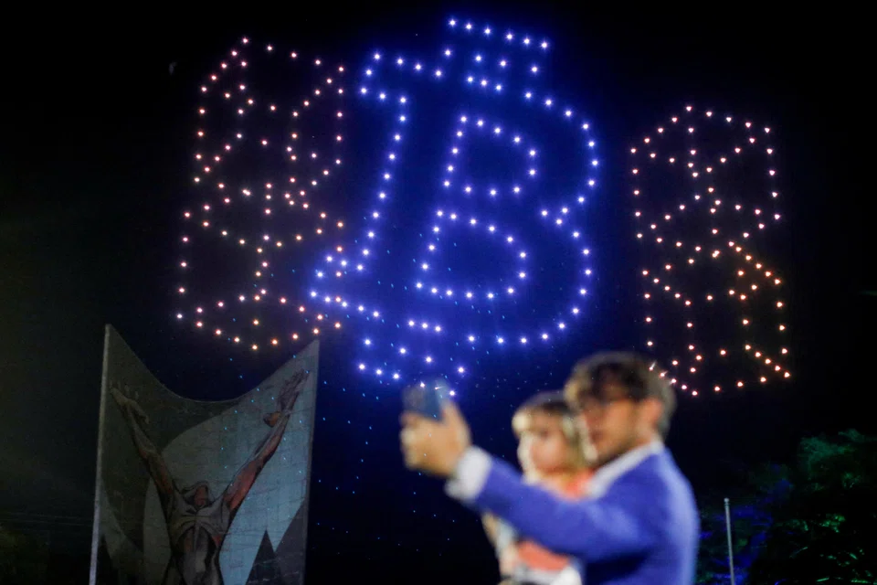 The lack of a decisive signal for another bull run has prompted investors to sit on the sideline and rotate out of cryptocurrencies amid a risk-off environment.